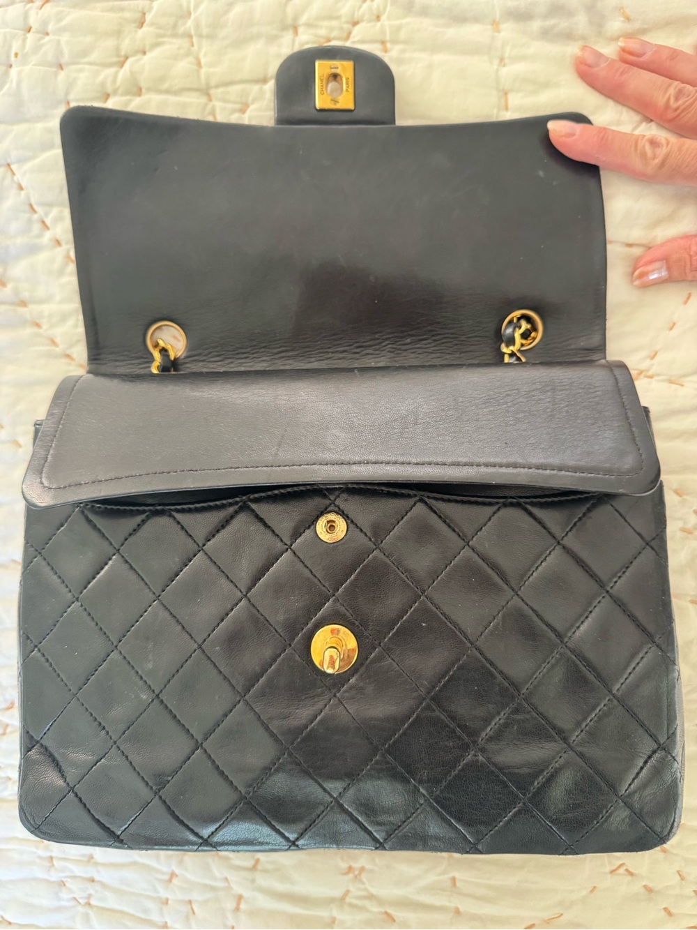 CHANEL Black Quilted Leather Shoulder Bag with Gold Hardware - Picture 5 of 15
